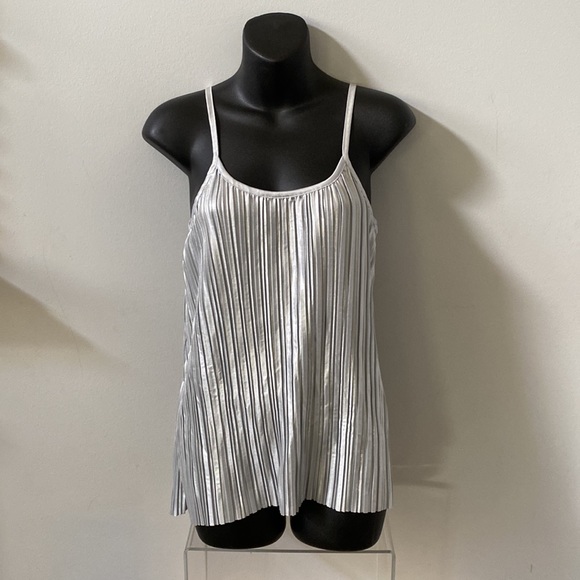 Top - Picture 2 of 2